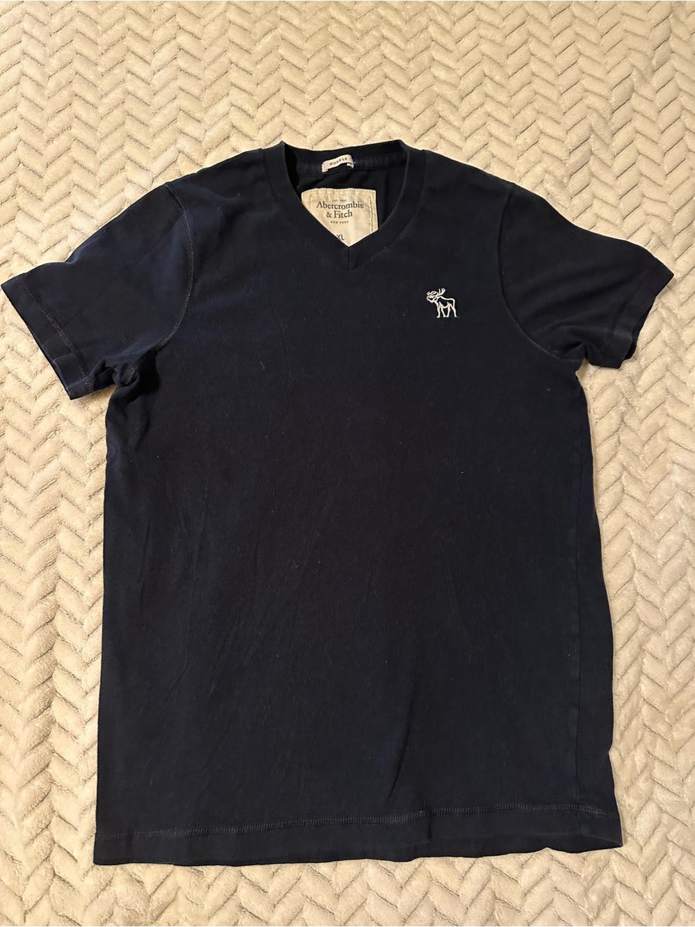 Retro Abercrombie & Fitch Men's Navy V-Neck Tee with White Moose Logo